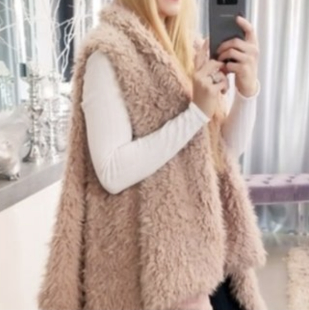 Soft pink FLUFFY fashion vest